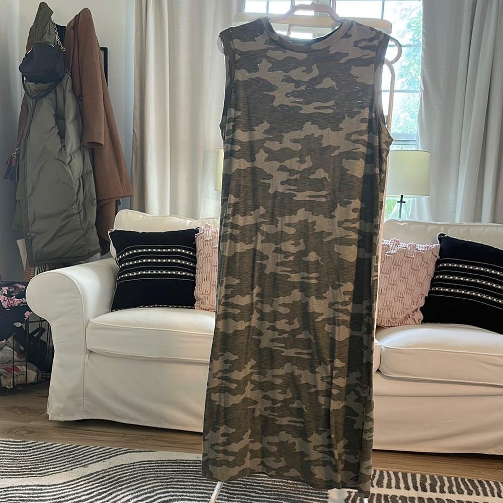 Universal Thread Green Sleeveless Sheath Dress